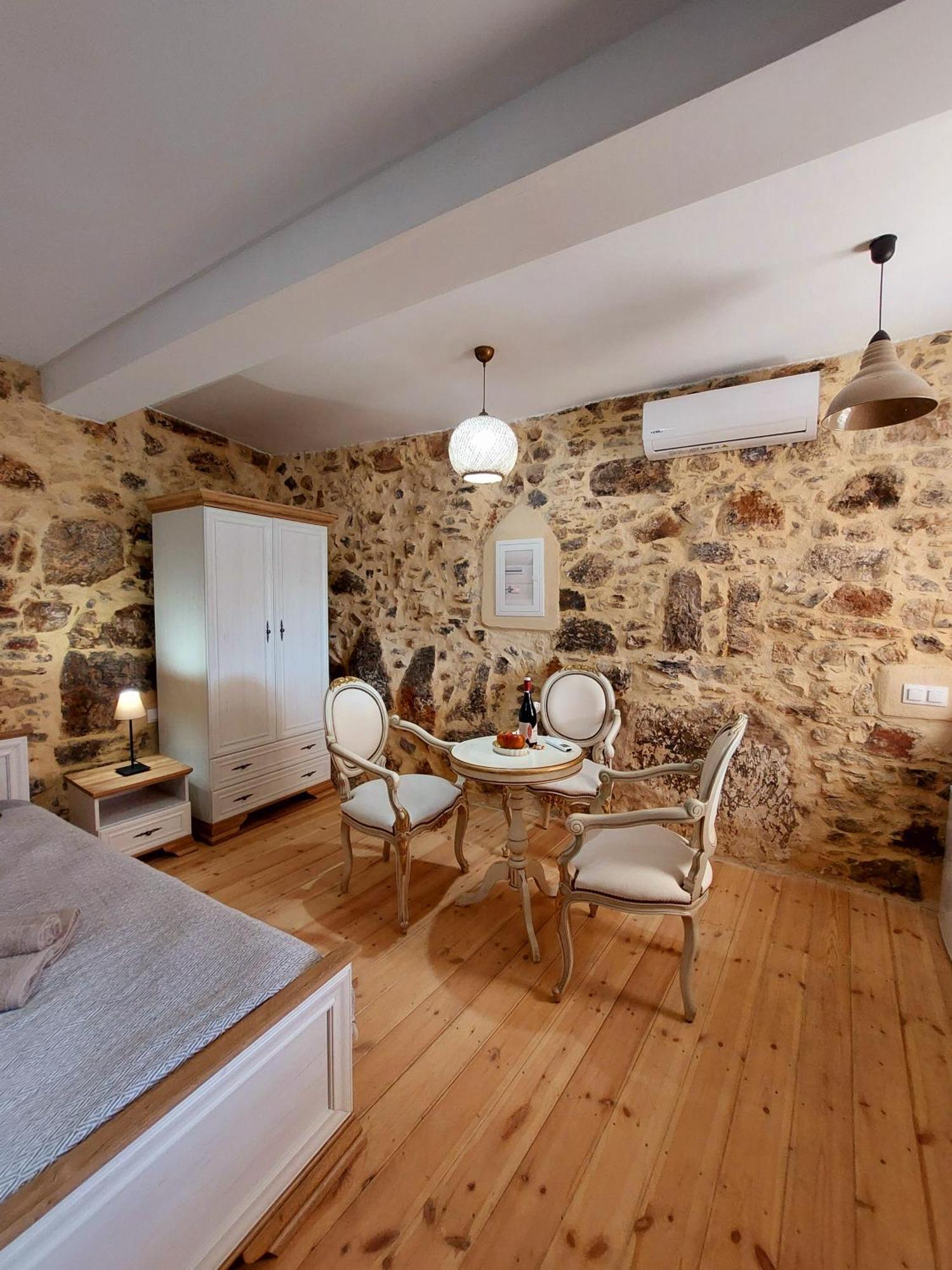 Roza Stone & Apartmán *